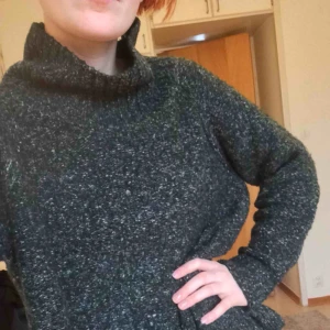  - Stickad tröja! Köparen står för frakr