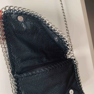  - Väska från tiamo, sparsamt använd och i jättebra skick! Frakt 50 kr 