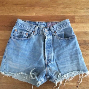  - Pris kan diskuteras. High waist. Fina som fan men har för många jävla shorts alltså