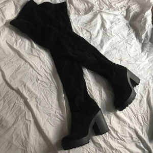  - Tyvärr för stora fina sammet stövlar.