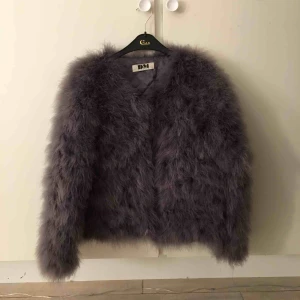  - Köpt för 1900kr, som ny då den bara är använd ett få tal gånger, storlek M men passar även S. Frakt ingår i priset. Pris kan även diskuteras.