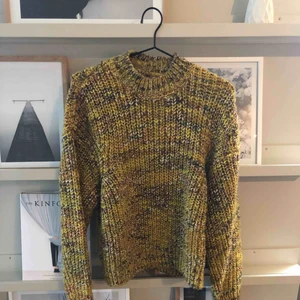  - Stickad tröja från Samsoe Somsoe, använd en gång. Inköpt på Boozt.com. Storlek S. Nypris 1599