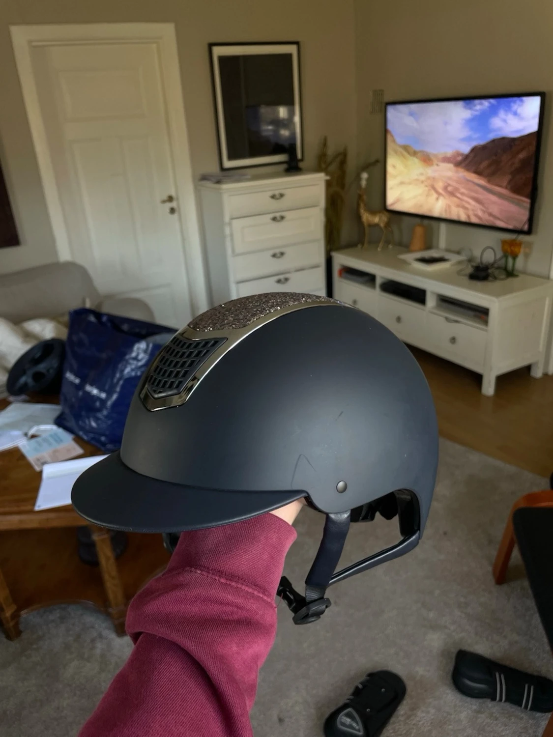 Mörkblå ridhjälm med glitterdetalj - 1