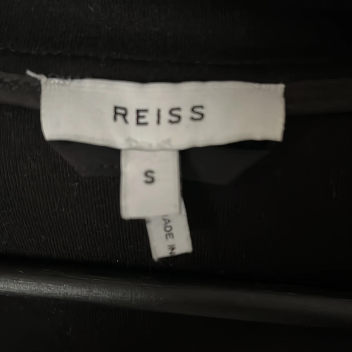 Svart pufferjacka med huva från Reiss - 3