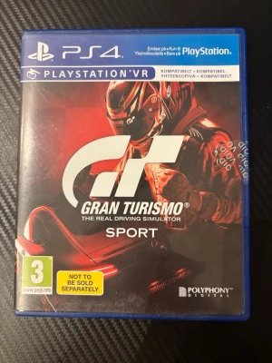 Gran Turismo Sport till PS4 - Gran Turismo Sport till PlayStation 4, ett racingspel med realistisk körkänsla. Spelet kommer i ett blått plastfodral med snyggt omslag i rött och svart. Passar även till PlayStation VR. Perfekt för dig som gillar bilar och tävlingar.