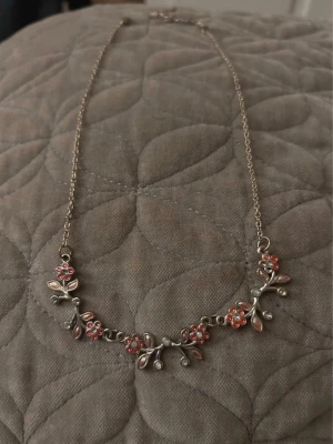 Halsband med blommor - Vintage halsband