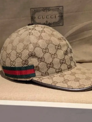 Keps - Helt ny aldrig använd med tagsen på. Dustbag ingår ej. Skriv om ni vill köpa