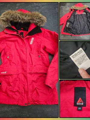 Röd 8848 altitude parkas - Röd lätt fodrad vind och vattentät parkas i stl 38 i mycket gott skick 