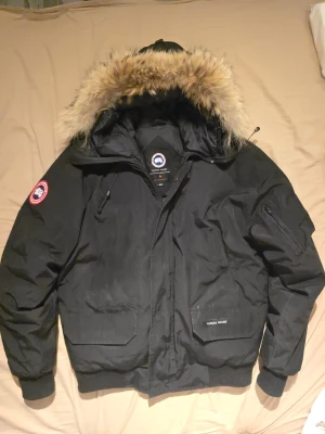Svart Canada Goose Chilliwack Storlek M - Canada Goose Chilliwack. Storlek M. Använd 2-3 vintrar, gamla modellen. 
