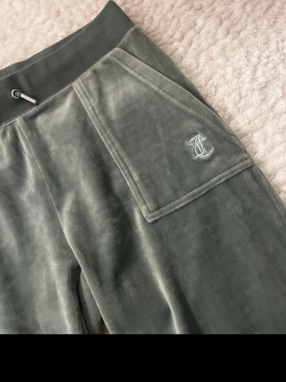 Grå velourbyxor från Juicy Couture - 1