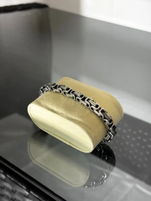 Kjesarlänk armband - Sick 9/10.                                                                 Snyggt armband i råstfrittstål, längd 19cm och bred 4mm