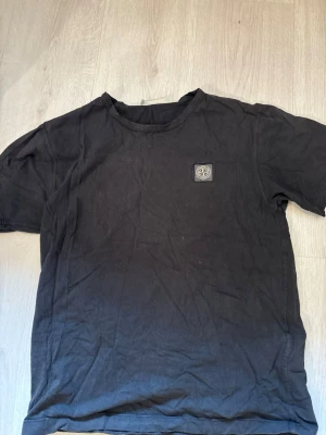 Svart Stone Island T-shirt S - Stone Island T-shirt i storlek S. Bra skick.