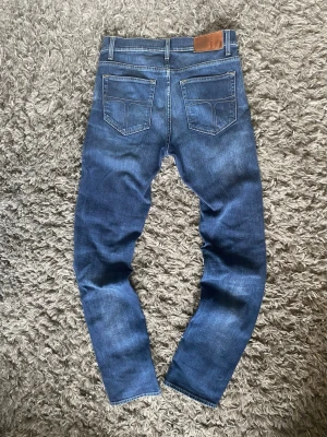 Tiger of Sweden jeans - Tjena! Säljer ett par blå jeans från Tiger of Sweden som är storlek W29 L32. Skick 9,5/10🔥Inget tecken på användning. Om du har någon fråga är det bara att höra av dig! MVH Lucas🥂