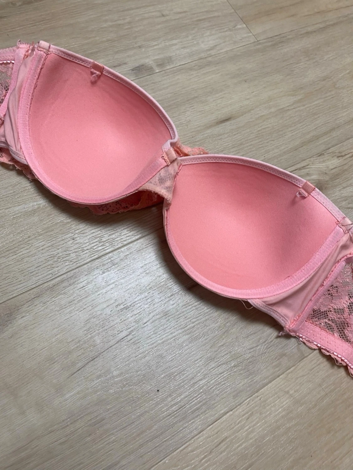 Rosa bandeau-bh med spetsdetaljer - 1