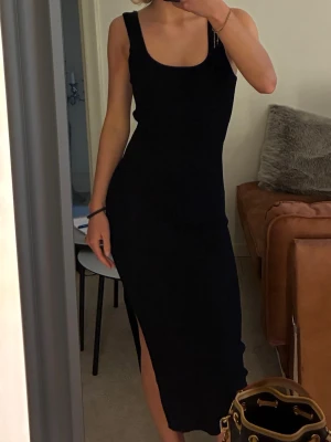 Svart lång klänning - Snygg ribbad lång klänning🥰