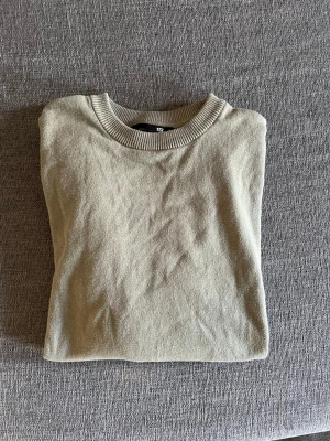 Ljusgrön sweatshirt  - Snygg tröja i fint skick 