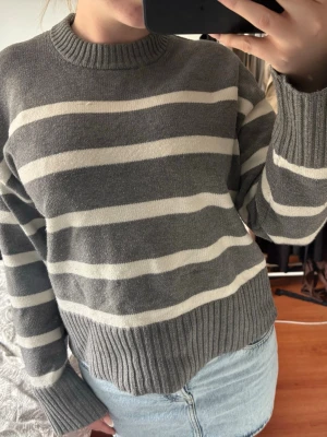 Fin och skön stickad tröja  - Bra material och skön 