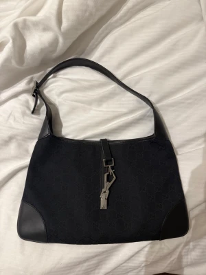 Gucci jackie  - Superfin svart Gucci jackie väska med original dustbag. Köpt på snc vintage 