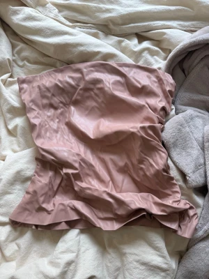 Tubtopp - Super fin och somrig Tubtopp från Zara! Aldrig använd. Kom med prisförslag! 