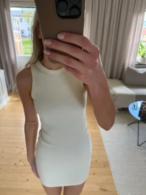 Vit ribbad kort klänning Bershka - I bra skick 