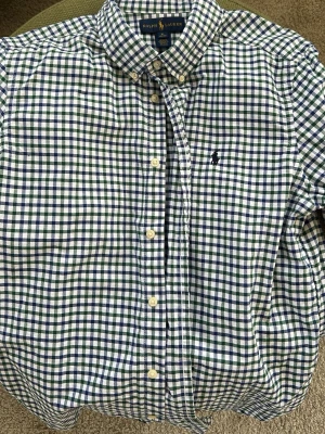 Ralph Lauren skjorta - Rutig ralph lauren skjorta. Xl barnstorlek (samma som S herr). Använd cirka 20 gånger.