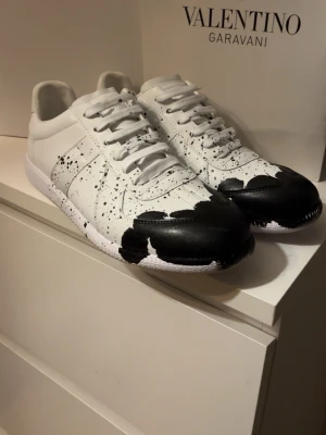 Maison margielas paintsplatter - I ny skick aldrig använda, jag säljer dem eftersom dem är för stora kom gärna med bud!