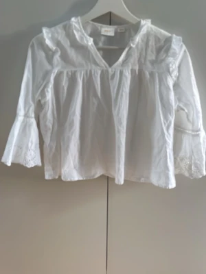 Gina tricot 146/152  - Blus från Gina tricot Young. Strl 146/152. Knappt använd❣️