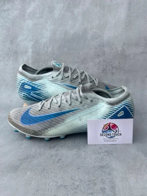 Nike mercurial  - ⚽️ Nike Air Zoom Mercurial Vapor 16 Elite 📏 Storlek: 43 🌱 Underlag: AG 📋 Skick: Bra