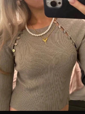 Populär Zara topp - Supersnygg slutsåld topp från Zara! Helt nyskick!🙏