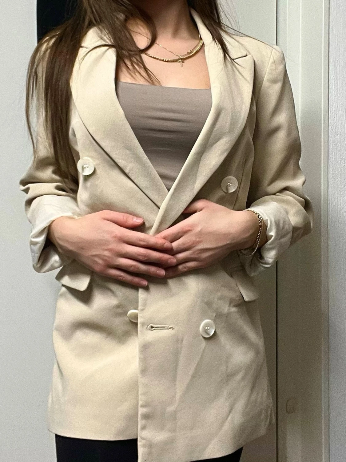 Beige oversized kavaj med stora knappar - 3