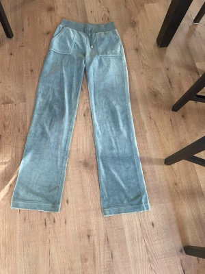  Juicy couture byxor  - Juicy couture byxor väldigt fina😊i storlek xs 