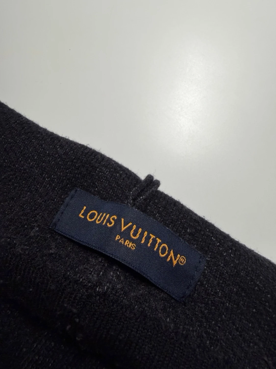 Svart stilren mössa – clean design - 2