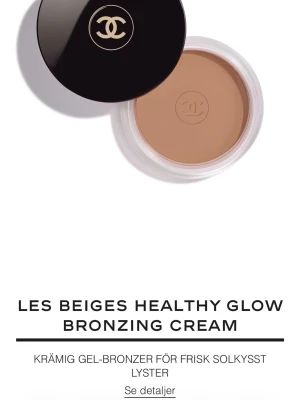 Chanel Les Beiges Bronzing Cream - Chanel Les Beiges Healthy Glow Bronzing Cream är en krämig gel-bronzer i en varm beige-brun nyans. Kommer i en rund burk med svart lock och ikoniska Chanel-loggan. Ger ett naturligt solkysst glow och är enkel att applicera för en fräsch look. inte använd många gånger 