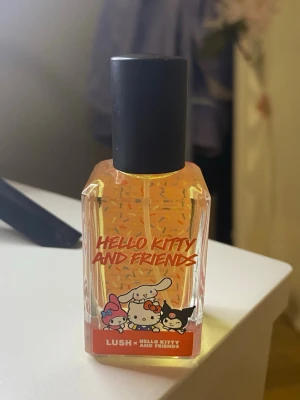 Lush Hello Kitty and Friends parfym - Lush i samarbete med Hello Kitty and Friends. Doftar som Snow Fairy och Milky Bath 🧼 30ml