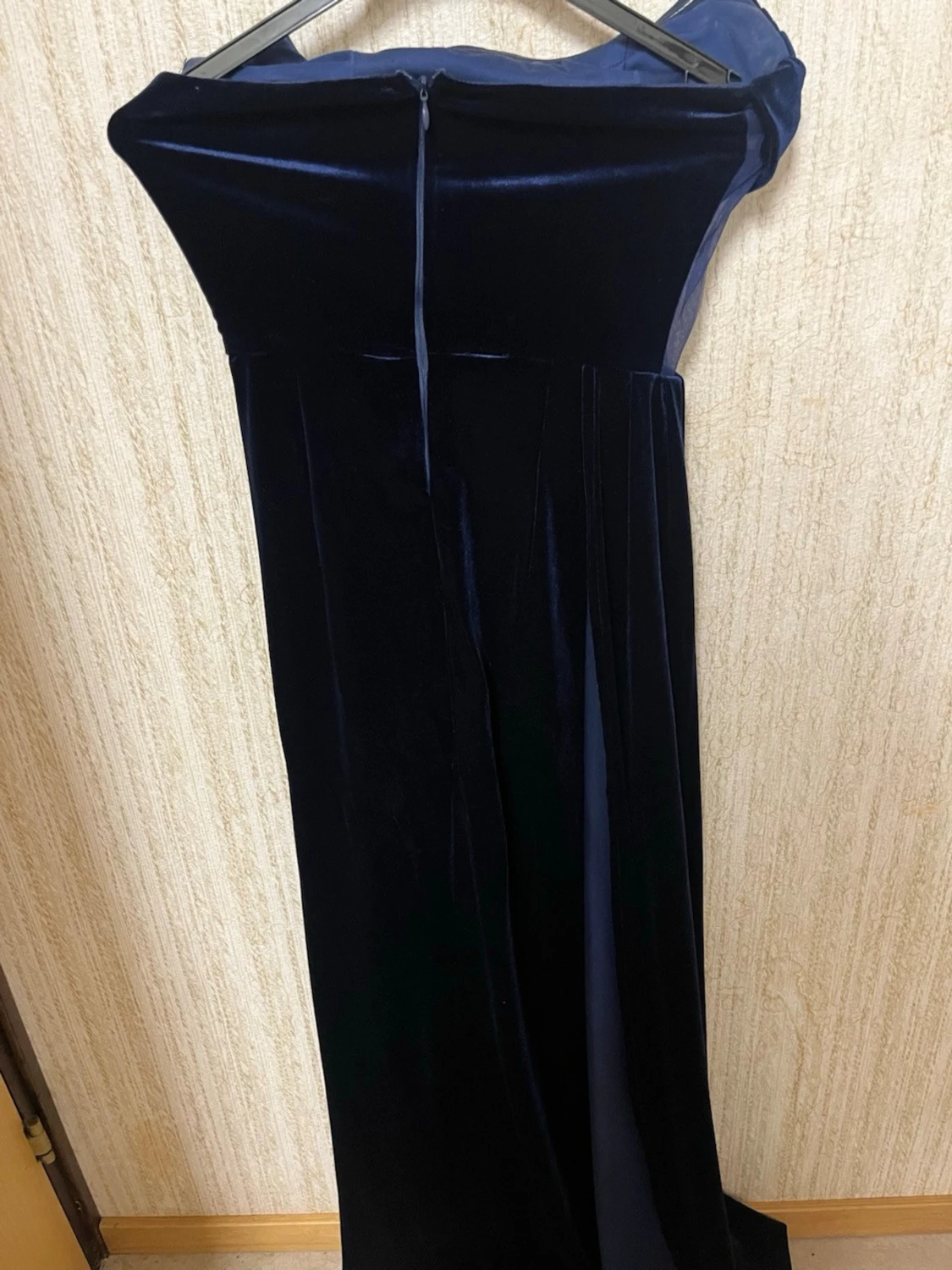 Mörkblå sammetsklänning axelbandslös - 2
