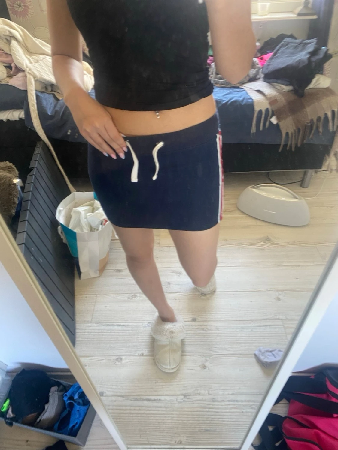 Mörkblå kortkjol med snörning