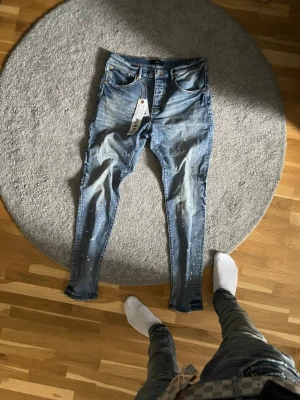 Purple Brand Jeans  - Säljer mina knappt använda purple brand jeans. Size 33. Tag finns fram och bak. Ordinarie pris: 2750kr 