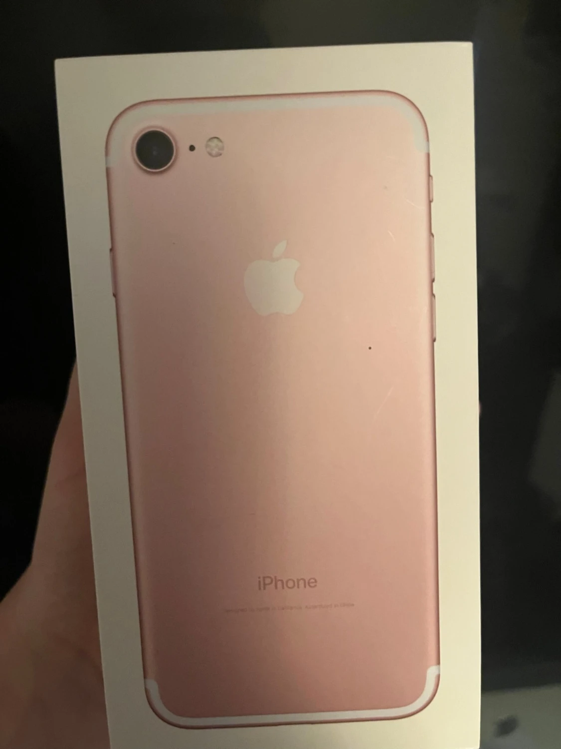 iPhone 7 i roséguld kartong