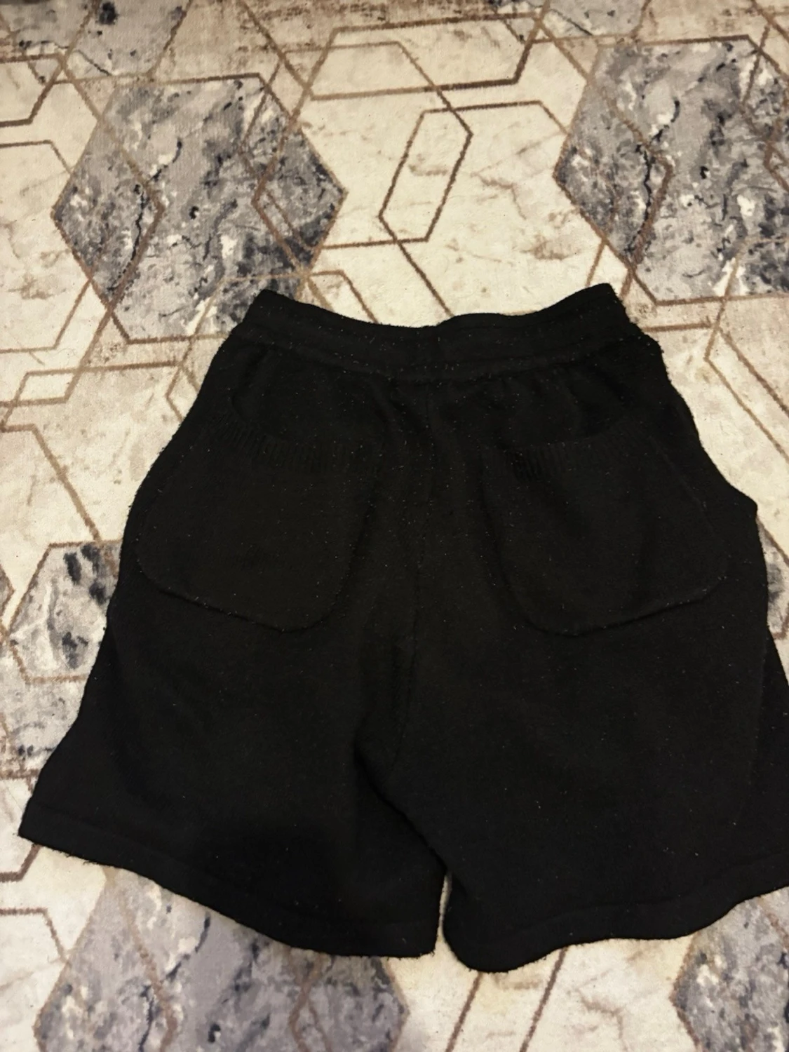 Svarta stickade shorts med CB-detalj - 1