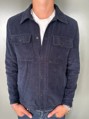 Blå Overshirt - Strl - M | Skick - 10/10 | Nypris - ca 1500kr | Vid minsta lilla fundering är det bara att höra av sig!