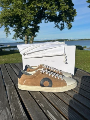 Nya Oliver Cabell skor - Helt nya Oliver Cabell | Storlek: 42 kan passa 43, mått ca 28,5cm | Ingår: Box och dustbags | Vid frågor eller diskussion om pris är det bara att skriva✍🏼| Frakt inom 48h📦