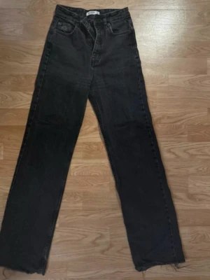Pull&Bear jeans  - Jeans från Pull&Bear Öppen för bud vid snabb affär. Paketpris vid köp av flera plagg.🎀