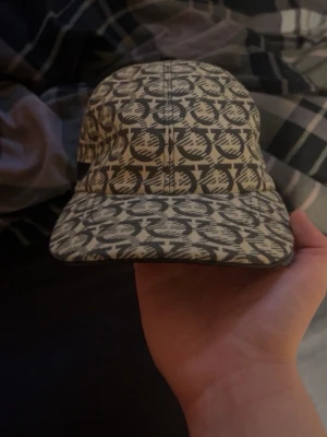 Beige Ferragamo keps  - Helt ny