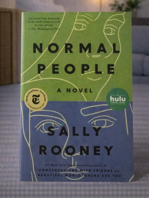 Normal People A Novel (Brand new, in English) - Skick: Helt ny bok. Omslag: Pappercover. Storlek: standard (inte pocket). Förpackning: I sitt originala plastomslag. Från: Stockholm. Snabb leverans inom Sverige.