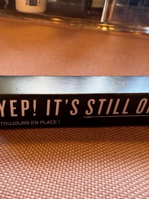 Smashbox Always On Gel Liner Fishnet - Ny och oöppnad!Säljer en Smashbox Always On Gel Liner i färgen Fishnet. Eyelinern har en intensiv svart nyans och gel-formula som ger en mjuk applicering och lång hållbarhet. Perfekt för att skapa skarpa eller sotade linjer runt ögonen.