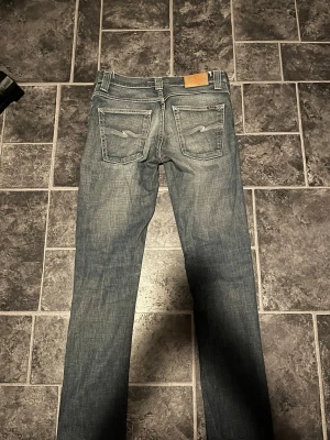 Nudie jeans  - Tjena! Säljer nu ett par nudie jeans.                               Modellen är grim tim och storlek 29/34