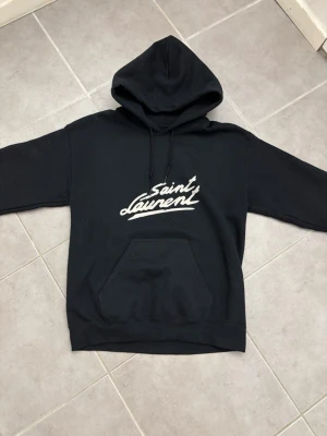 Svart Saint Laurent hoodie - Skön tröja 