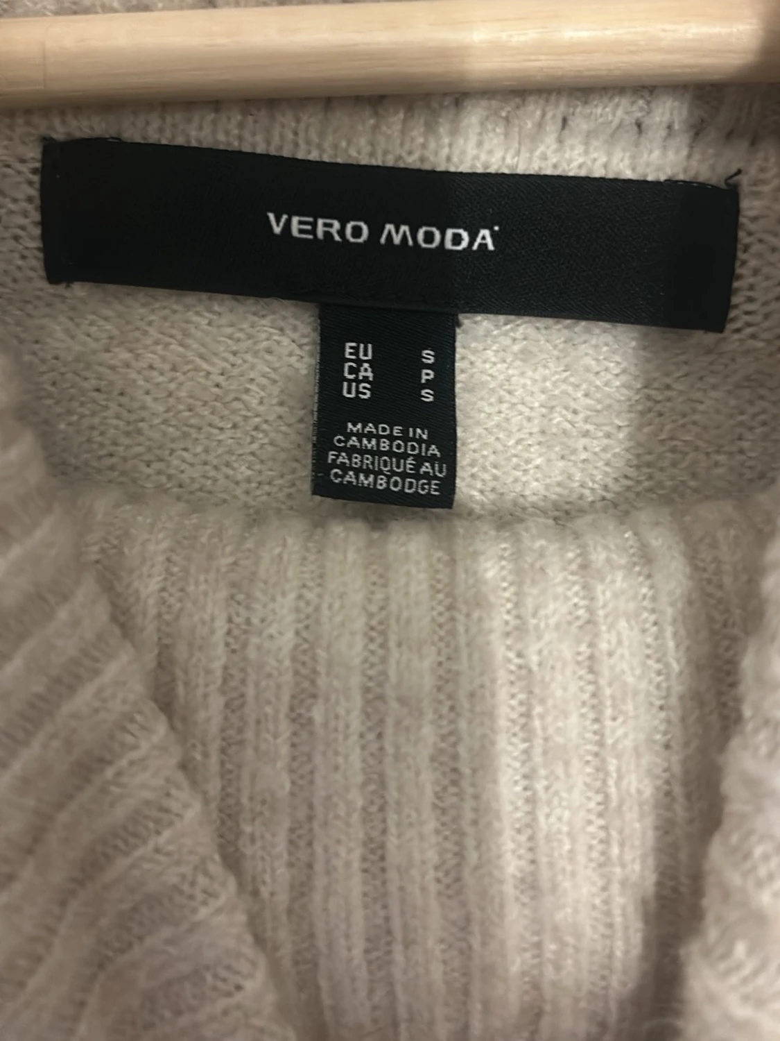 Beige polotröja från Vero Moda - 1