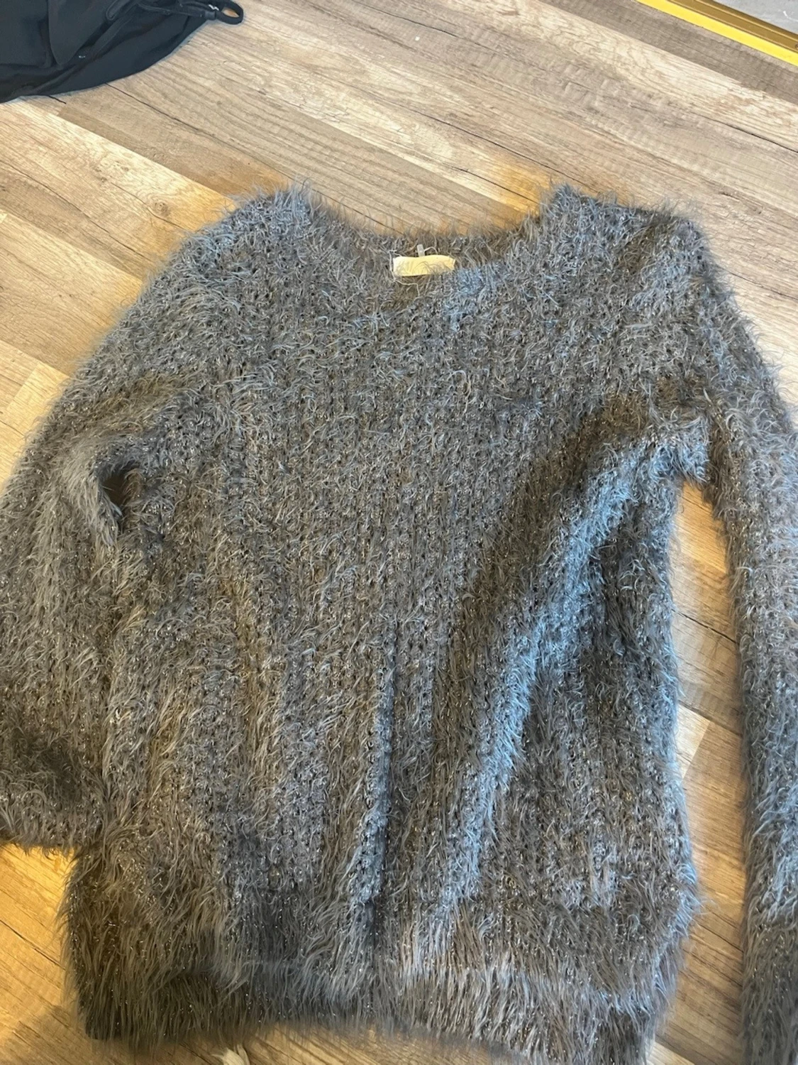 Grå fluffig stickad tröja - 1