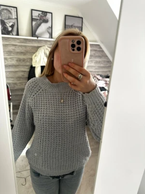 Blå stickad  - Jätte fin å fint använd